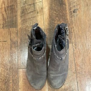 Gray Sperry bootie - size 7